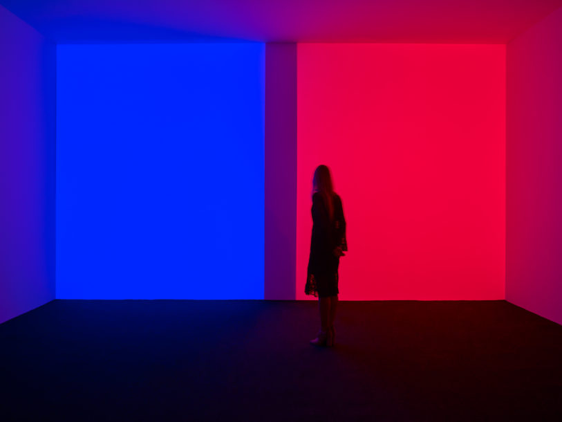 Scale view of James Turrell's Orca, Blue-Red, 1969