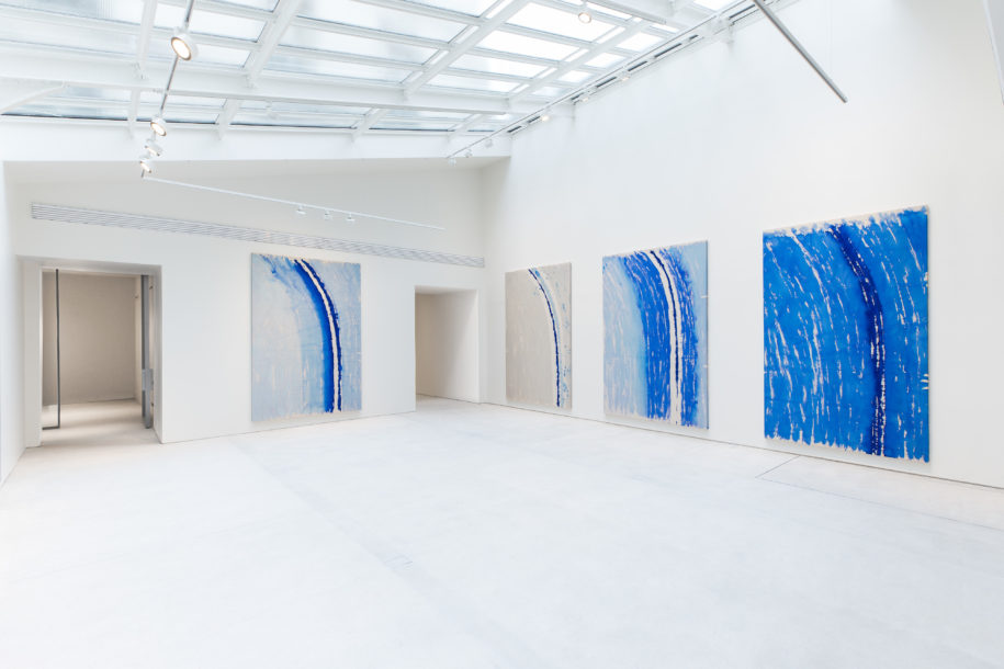 Installation view of Günther Uecker: Lichtbogen exhibition at Lévy Gorvy Paris